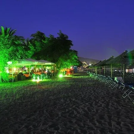 酒店 Possidona Beach 2*